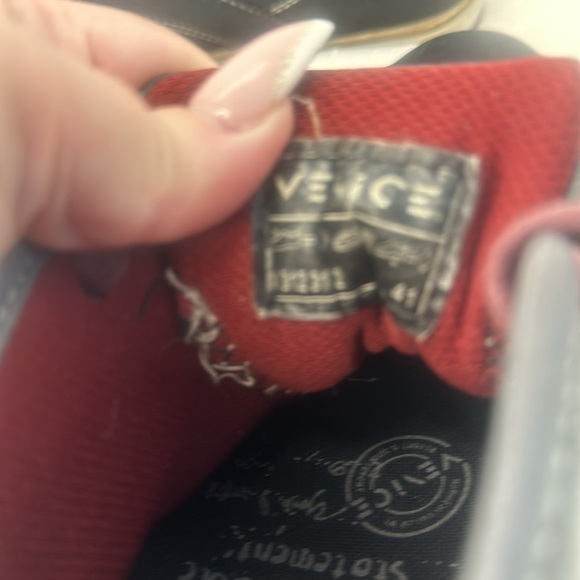 Vince Mens Chukka  boots in black and red main image 5